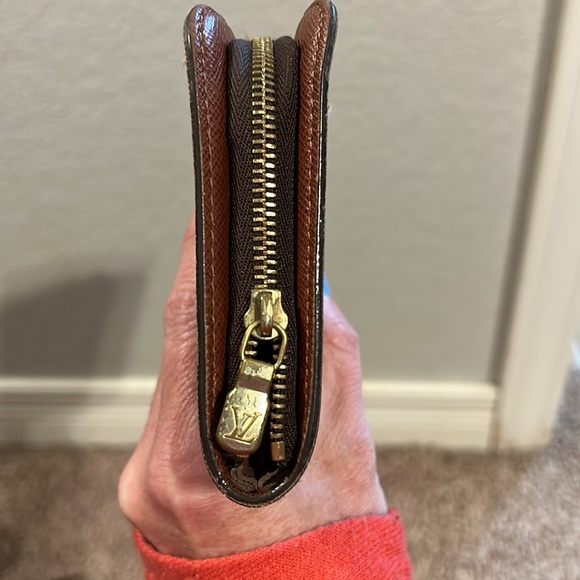 Louis Vuitton full sized, zip around wallet - Picture 4 of 6